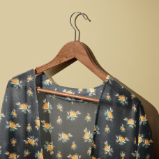 Тканина шифон з малюнком Троянда чорний карамель