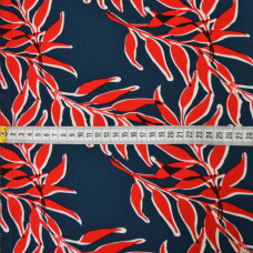 Тканина плательна гілки червоні на синьому.