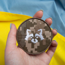 Шеврон на липучці Єнот круглий 7,5 см вишитий патч нашивка піксель