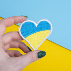 Шеврон на липучці прапор України 6х6,5 см у формі серця, вишитий патч нашивка