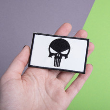 Шеврон Череп Карателя який світиться в темряві з липучкою 5х8 см вишитий патч нашивка Каратель Punisher