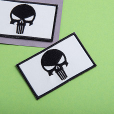 Шеврон Череп Карателя який світиться в темряві з липучкою 5х8 см вишитий патч нашивка Каратель Punisher