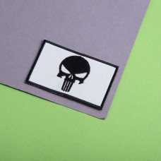 Шеврон Череп Карателя який світиться в темряві з липучкою 5х8 см вишитий патч нашивка Каратель Punisher