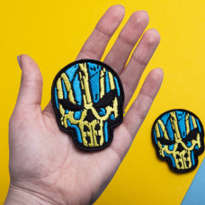 Шеврон на липучці Череп Герб України 7,5х6 см, вишитий патч жовто/блакитний нашивка