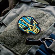 Шеврон на липучці Череп Герб України 7,5х6 см, вишитий патч жовто/блакитний нашивка