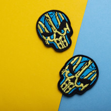 Шеврон на липучці Череп Герб України 7,5х6 см, вишитий патч жовто/блакитний нашивка