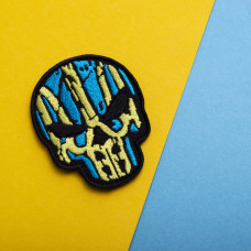 Шеврон на липучці Череп Герб України 7,5х6 см, вишитий патч жовто/блакитний нашивка