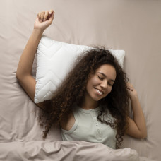 Подушка 40х60 см NORDIC IDEIA антиалергенна біла холлофайбер, стьобаний чохол