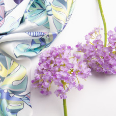 Тканина для одягу Атлас шовк з малюнком, 145 см, 90 г/м2, ніжна, легка тканина монстера біла