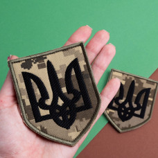 Набір шевронів 2 шт. на липучці «Тризуб України» чорний на пікселі, 8х10 см, вишитий патч нашивка шеврон