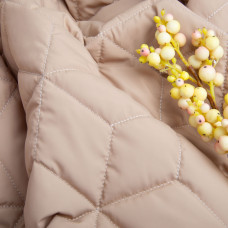 Тканина плащова стьобана 10x10 см, утеплювач синтепон 100 + спанбонд, плащовий однотонний, 140 см, 210 г/м2 беж