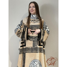 Плед із флісу з рукавами Версаче бежевий